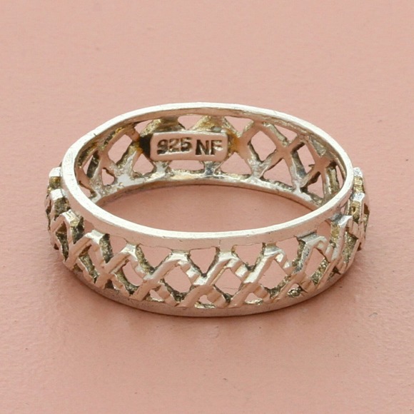 Sterling Jewelry - sterling silver diamond-cut x pattern band ring size 8
